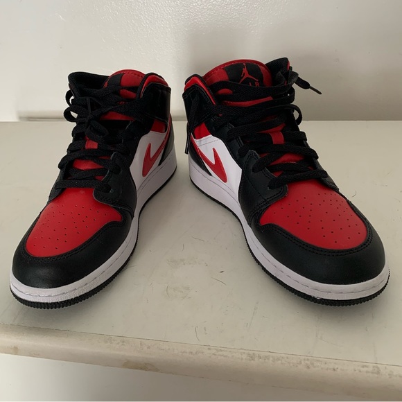 Nike Air Jordan 1 Mid Bred Toe - Picture 2 of 8